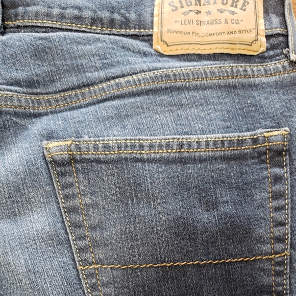 Ladies Levi Strauss & Co. Jeans - Picture 5 of 9